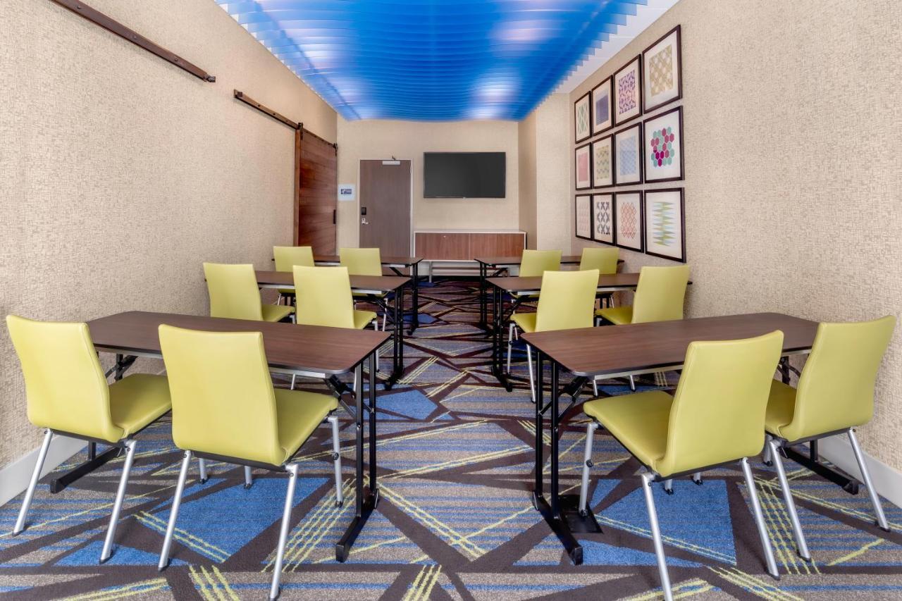 Express & - Milwaukee By Ihg 3* West Allis