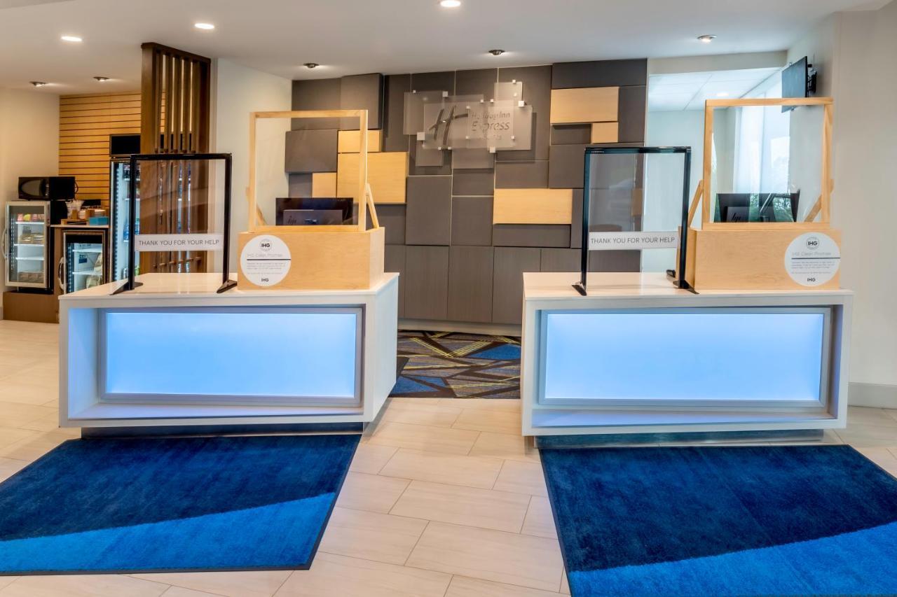 Express & - Milwaukee By Ihg Hotel