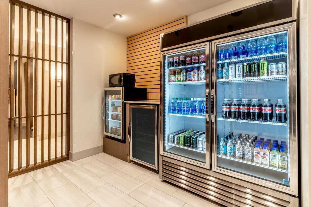 Express & - Milwaukee By Ihg
