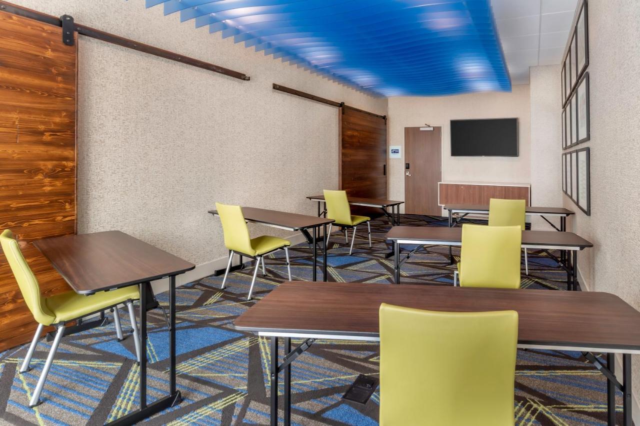 Express & - Milwaukee By Ihg Hotel 3*